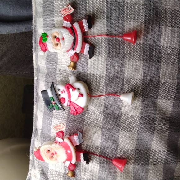 Pins,Christmas 3 pin set, pull bell  and parts move, very cute set. - Picture 6 of 7